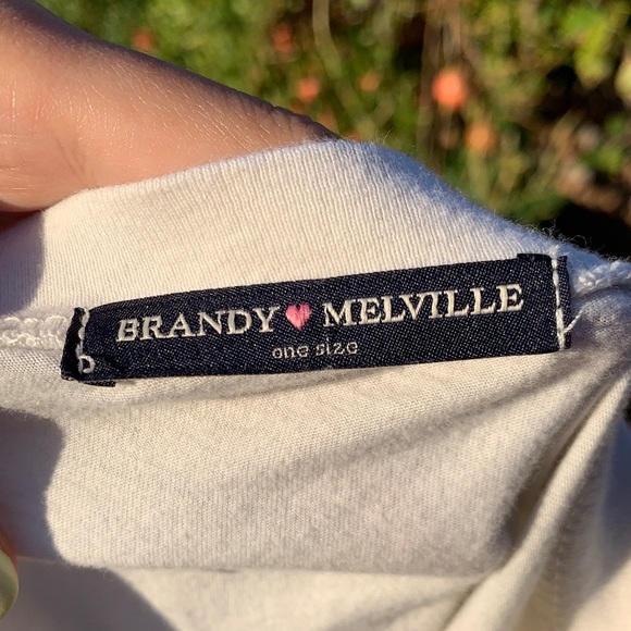 BRANDY MELVILLE YIN AND YANG CROP TOP - Picture 2 of 2
